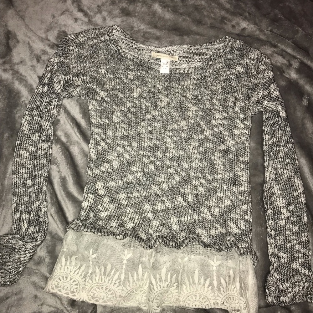 Girls sweater w / lace detail